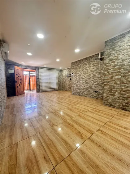 Arriendo Casa Grande De 7 Dorm. Y 3 Baños En El Bosque