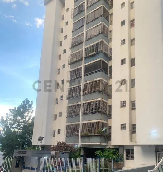 Lindo Y Confortable Apartamento En Lomas Del Avila