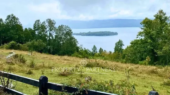 Parcela Con Impresionante Vista Calafquén Y Volcán...