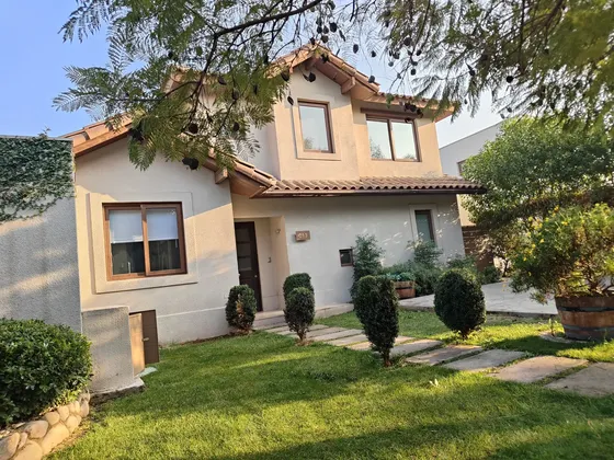 Casa En Condominio Con Seguridad Privada De 3 Dormitorios