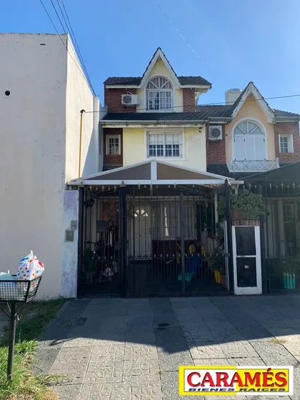 Rebajada! Hermoso Triplex 4 Amb. C/cochera Cubierta