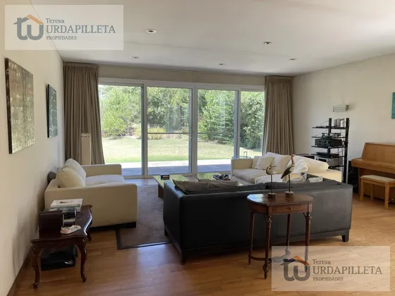 Casa En Venta De Estilo Moderno En Ayres De Pilar