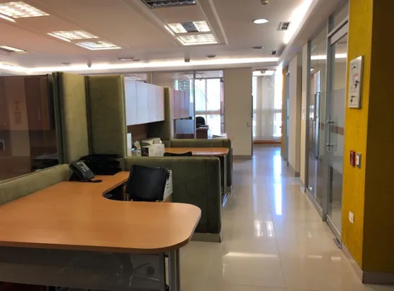 Alquiler Oficina Las Mercedes 220m2 Amoblada Torre Corporativa