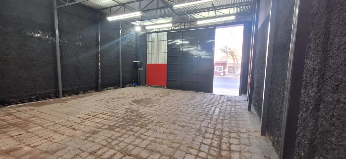 Alquiler Galpón De 170 M2 Cub.sobre Av. Libertador