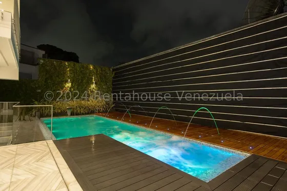 Casa Remodelada En La Floresta De Lujo 