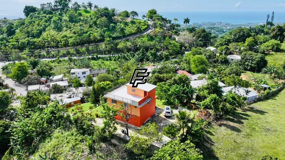 Impresionante Villa De 4 Habitaciones Con Vistas Al Mar Y La Montaña En Colina Tranquila