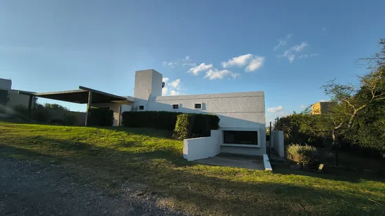 Casa A La Venta En Villa Carlos Paz, En Country Tierra Alta 