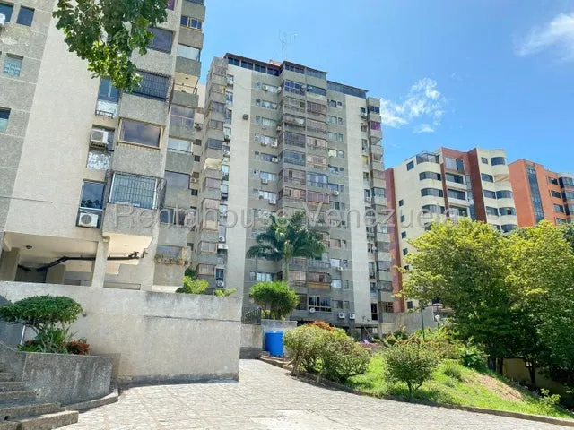 Erika Armeya Vende, Apartamento Con Planta Electrica En A Urbanizacion Nueva Segovia De Barquisimeto. Flex: 25-20996