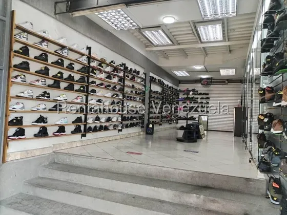Una Inversión Segura En Una Zona De Alto Tráfico Se Vende Un Fondo De Comercio El Local Comercial Esta Ubicado En El Centro De Valencia Av Lara Entre Farriar Y Paceo Cabriales 