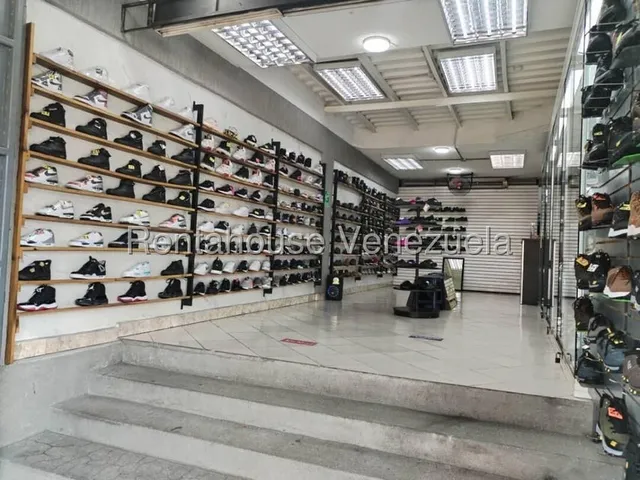 Una Inversión Segura En Una Zona De Alto Tráfico Se Vende Un Fondo De Comercio El Local Comercial Esta Ubicado En El Centro De Valencia Av Lara Entre Farriar Y Paceo Cabriales 