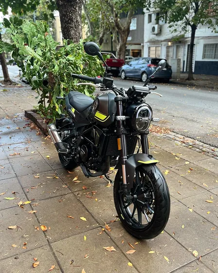 Leoncino 250cc - Gris Oscuro - 1.100km
