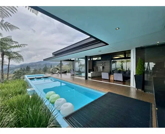 Venta Lujosa Casa Llanogrande (tablazo). Piscina. Pedido $15.000 Cop