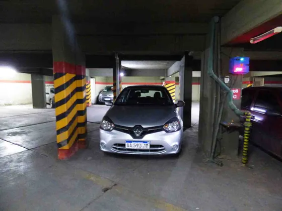 Cochera Cubierta En Venta En Adrogué Centro 