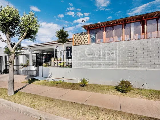 Amplia Casa En Sector Residencial Con Acceso Controlado 