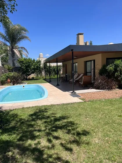 Casa Quinta En Venta En Lincoln Con Pileta 