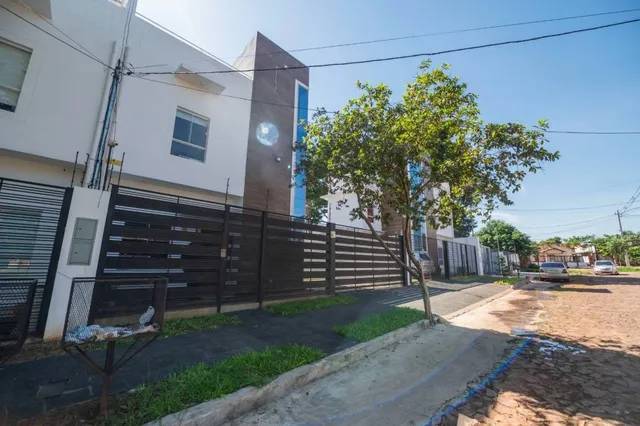 Vendo Triplex Estilo Minimalista En Lambaré  Con Renta Activa ¡ideal Para Inversores!
