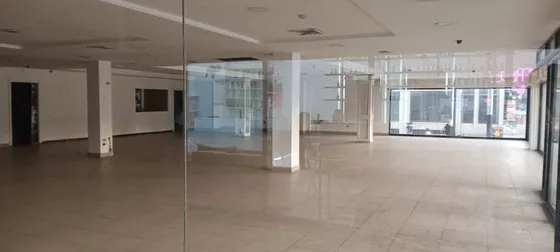 Local En Alquiler Los Sauces Av. Bolívar Norte G18-02