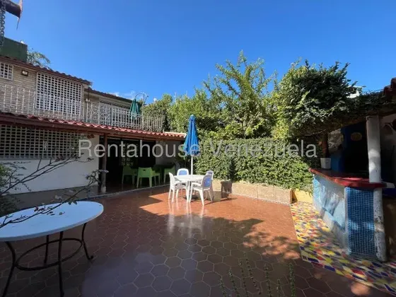 Agp Casa En Venta En La Ciudadela, Calle Cerrada Con Vigilancia, Cocina Remodelada 26-17066