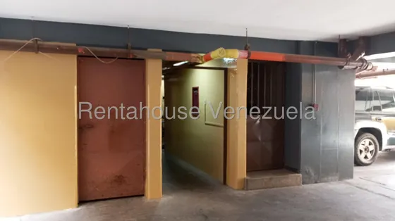 Maritza Lucena Alquila Bello Apartamento En Pleno Centro De Barquisimeto, Excelentes Espacios, Bella Cocina, Piso De Granito, Cerca A Colegios, Comercios, Balcón Con Buena Vista A La Ciudad.