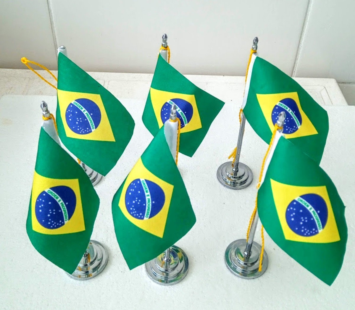 Mini Bandeira De Mesa Do Brasil 15 Cm Poliéster Kit C12 Pçs Frete Grátis