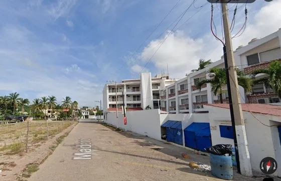 Excelente Hotel De 4 Niveles Para Uso Comercial, Con Excelente Ubicación, Con Estacionamiento En Cihuatlán Jalisco. Frente A La Playa. 