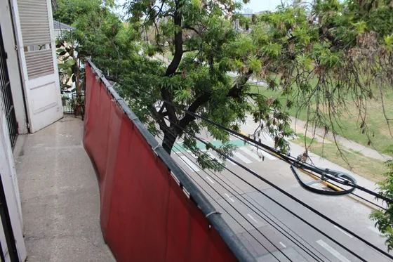 Usd 56900 Barracas:3 Amb P2 (x Esc). Bajisima Exp $ 5000 Único Todo Frente Bcon Corrido. Acceso Tza Comun. Soleado /vista Todo Verde Amplísimo Parquizado