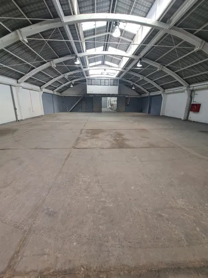 Sector Avenida Matta Enorme Galpón De 1200 M2 En 200 Uf 