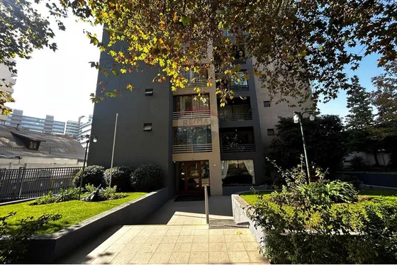 Departamento Amplio Con Excelente Conectividad