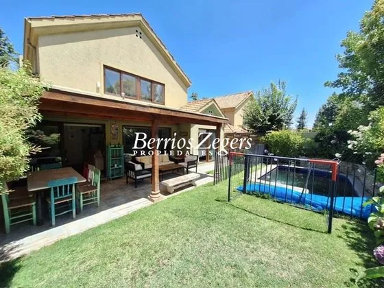 Casa En Venta De 4 Dorm, 3 Baños Mas Servicios Las Condes 