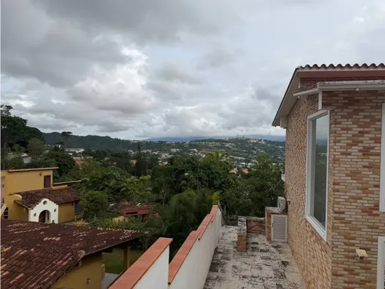 Casa Lomas Del Club Hipico 560mts Venta