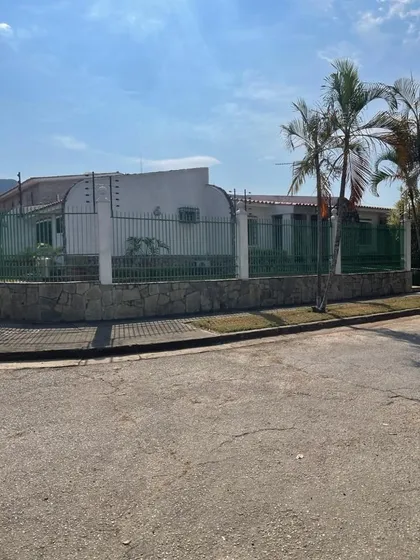 Casa En Venta Calle Semi Cerrada En Urbanizacion Trigal Norte Valencia. St