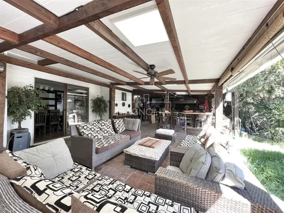 Casa En Venta De 5 Dorm. En Colina