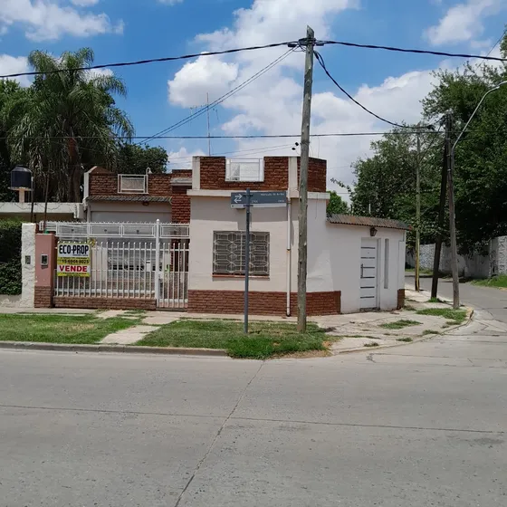 Oportunidad Nuevo Valor! - 3 Ph En Bloque Todos Con Entrada Independiente - Depto. De 3 Ambientes Y Patio, Monoambiente Con Cocina Y Patio Y Depto. De 2 Ambientes Con Patio Y Entrada De Auto.