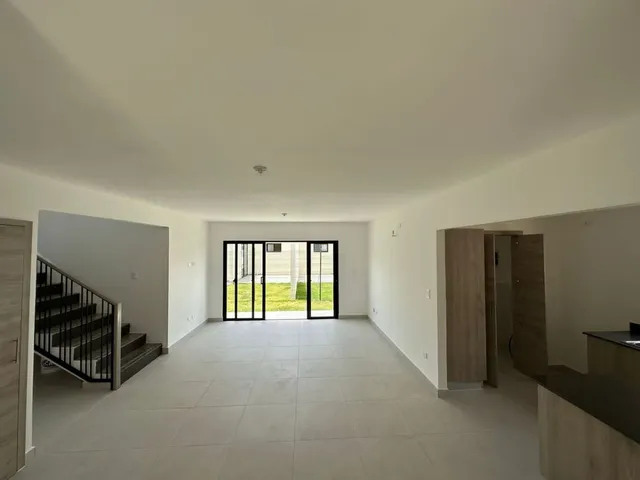 Casa Duplex Vacia, 2 Niveles En Alquiler, Cerca De Centros Comerciales De Downtown En Punta Cana