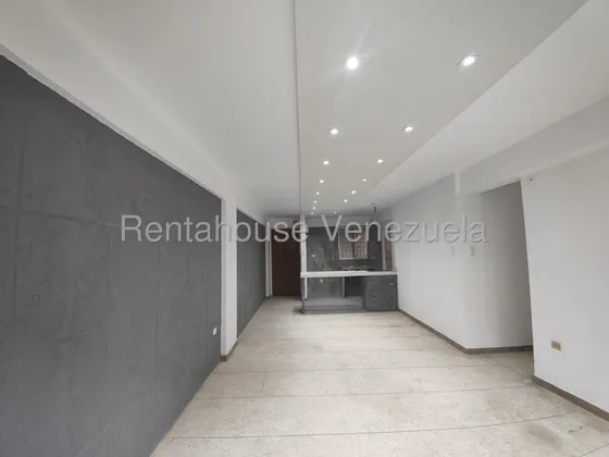 Apartamento En Venta, Urb. Santa Paula