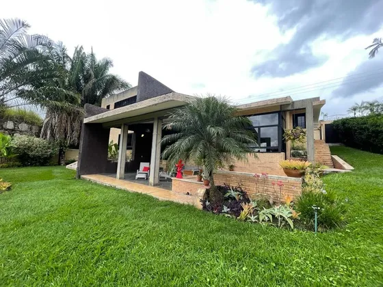 Karla Lh Vende Casa Guataparo Country Club Con Vista Al Campo De Golf