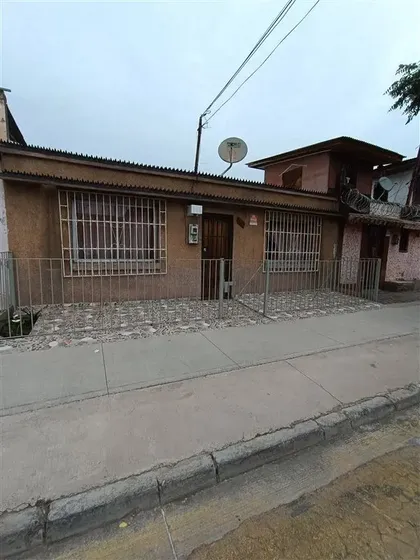 Casa En Venta De 5 Dorm. En Lo Prado