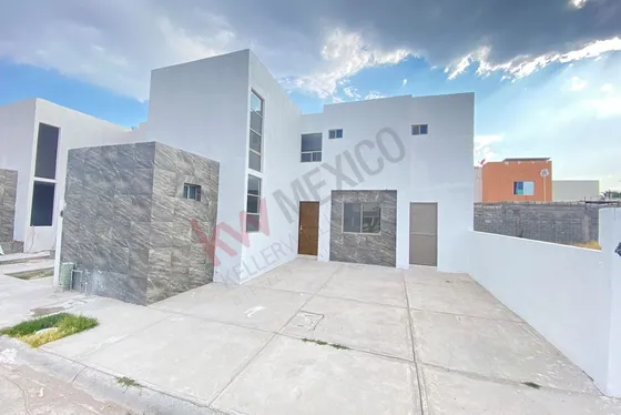 Casa Con Habitación En Planta Baja, Ubicada Al Oriente De Torreón.