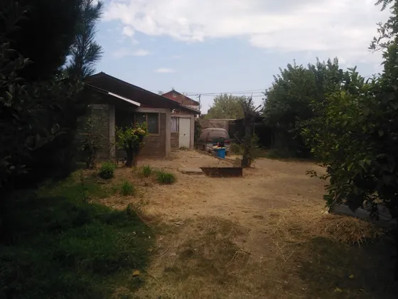 Arriendo Amplio Terreno Comercial Con 2 Casas