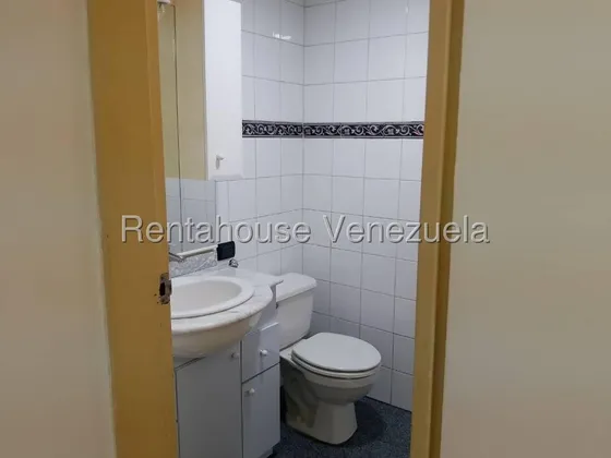 Bella. Espaciosa Y Comoda Oficina En Alquiler  Chacao #25-24280 K.f