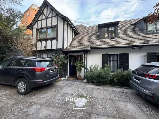 Casa En Arriendo 4d+3b En Barrio El Golf, Las Condes
