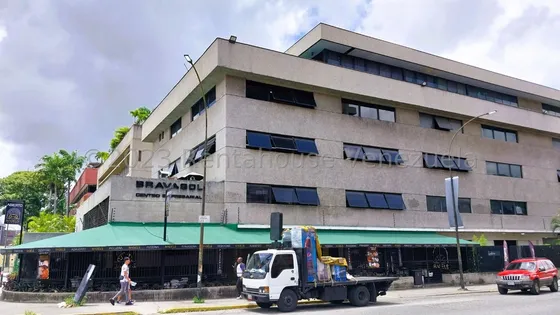 Magnifico Local Comercial / Oficina En Alquiler Mls 24-4913 Los Cortijos 