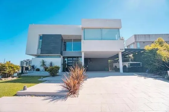 Casa En Nuevo Quilmes Con Detalles De Categoría