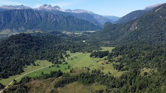 Campo En Puerto Aysén Con Cascada Y Esteros, Buena Conexión