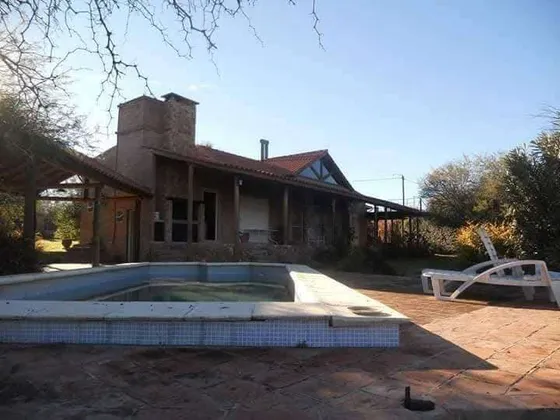 Alquiler Casa 2 Dormitorios Villa De Las Rosas Con Cochera