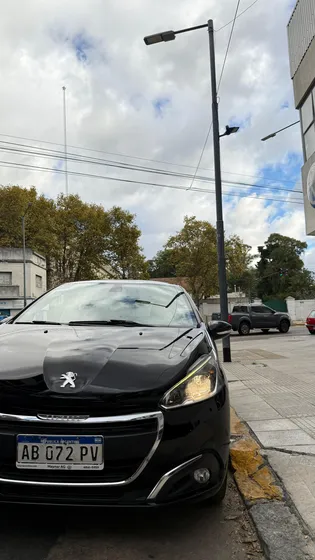 Peugeot 208 1.6 Feline