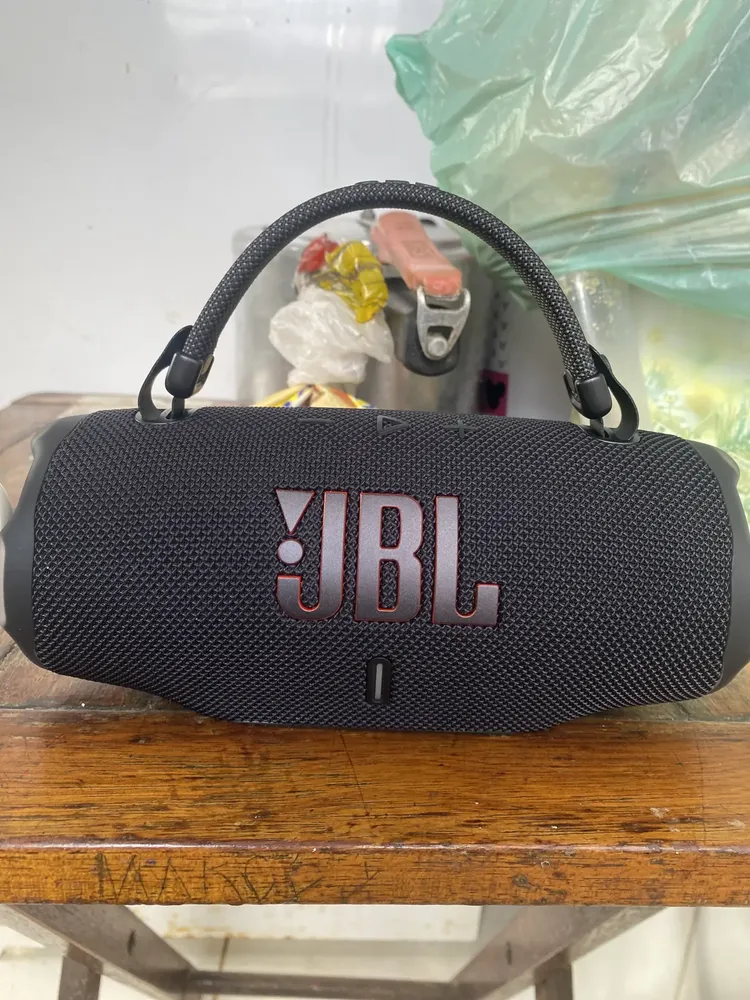 Caixa De Som Portátil Charge 6 Bluetooth Ip68 Preta Jbl Preto