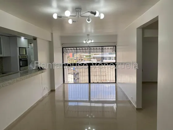 Apartamento Piso Medio 66m², 2h, 1b, 1p, Mls # 25-23207 En Venta En La Urbina, Hermoso Y Práctico Apto A Estrenar, Recién Remodelado!!! Ven A Disfrutar De La Comodidad De La Ciudad / Isabel Gómez