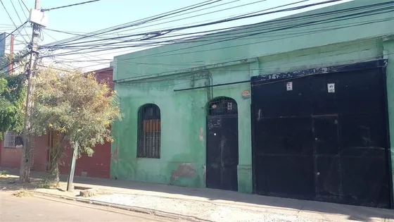 Bodega De 325m2 En Venta En Estación Central