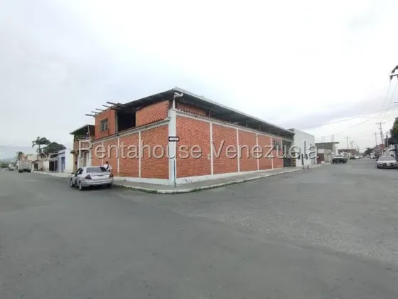 Karelys Medina Vende Excelente Galpón En Zona De Venta De Repuestos De La Ciudad, 342 Metros
